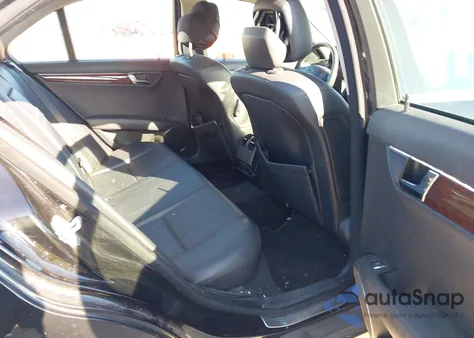 2008 Mercedes-Benz C 300 Luxury/Sport z USA, uszkodzony, nr VIN WDDGF54X28F171008